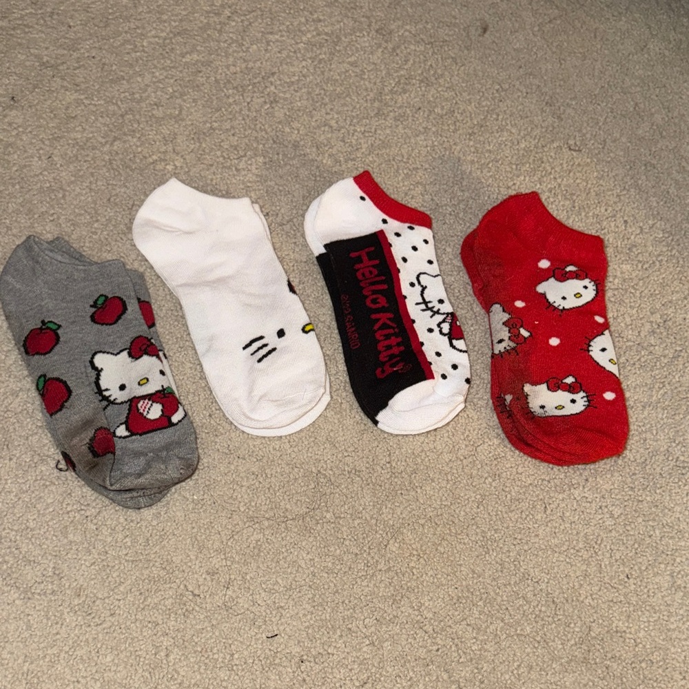 Hello Kitty 4 Pack Ankle Socks Collection
